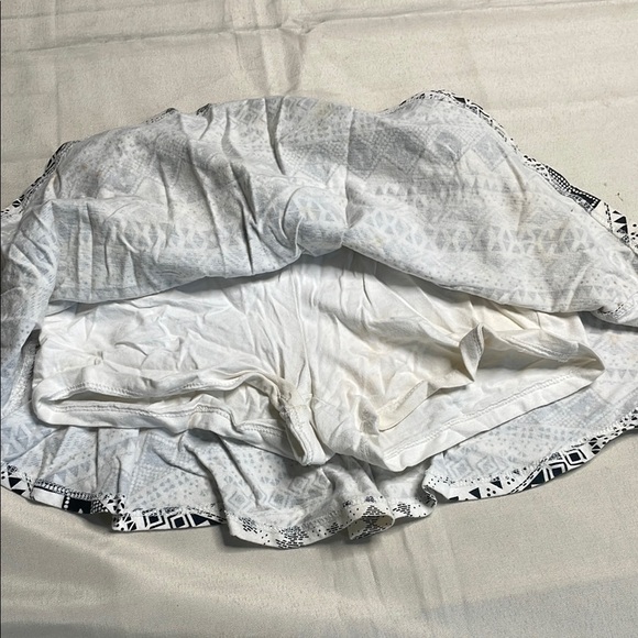 PLACE Geometric Black and White Skirt - Picture 7 of 8